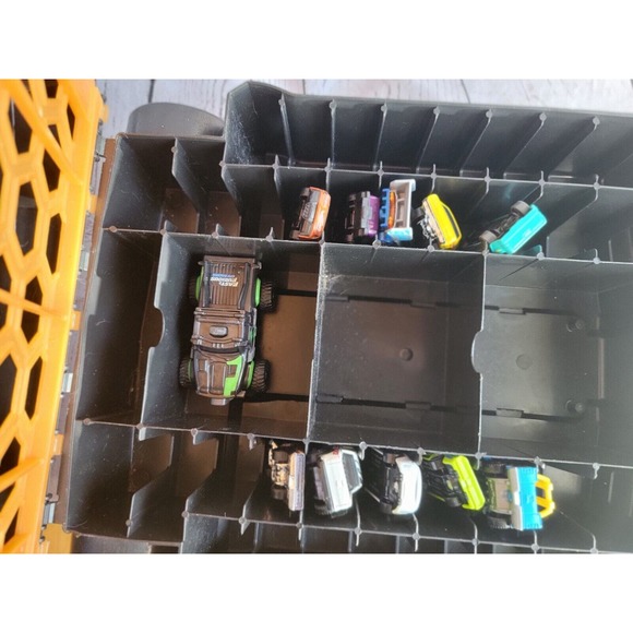 Hot Wheels 100 Car Rolling Storage Case, Retractable Handle + 11 Random Cars - Picture 10 of 12